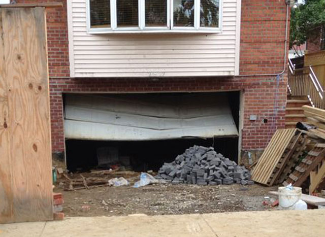 Broken garage door Mt Vernon NY